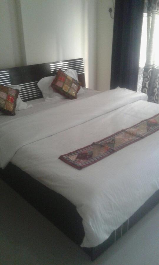 Poonam Hieghts Bed and Breakfast Bombay Exterior foto